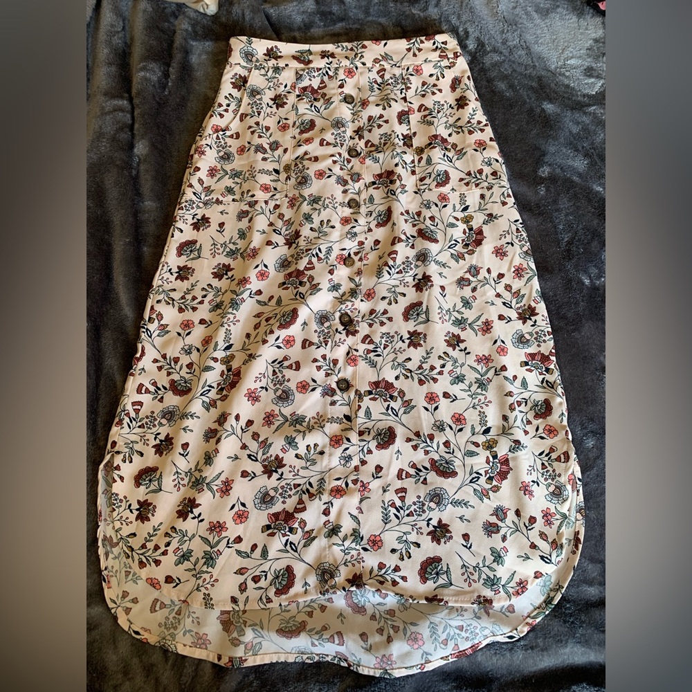 Flower Maurice’s long skirt with front pockets